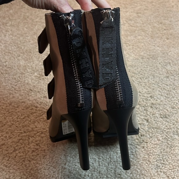 DKNY Blake Suede booties Velcro Strappy heel taupe black size 6.5 shoe sandal - Picture 9 of 12